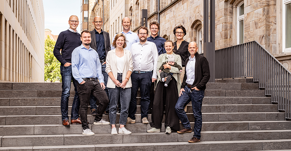GRBV Team Münster Das Bild zeigt Menschen auf einer Treppe.